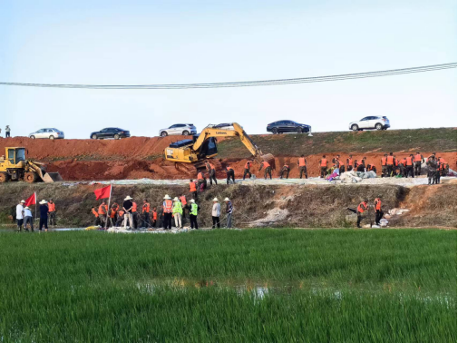 抗洪抢险报导-迎“汛”而上，，，，，奔赴前线 -299.png