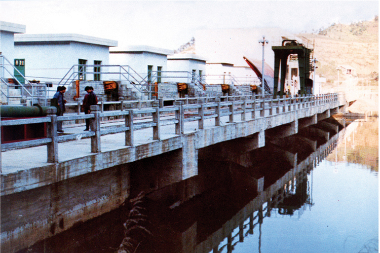 三门滩水电站闸门制作及机组装置