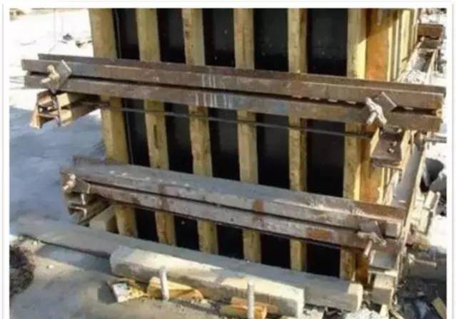 混凝土这样施工，，，没有蜂窝麻面、不烂根，，，还能间接缩短工期！